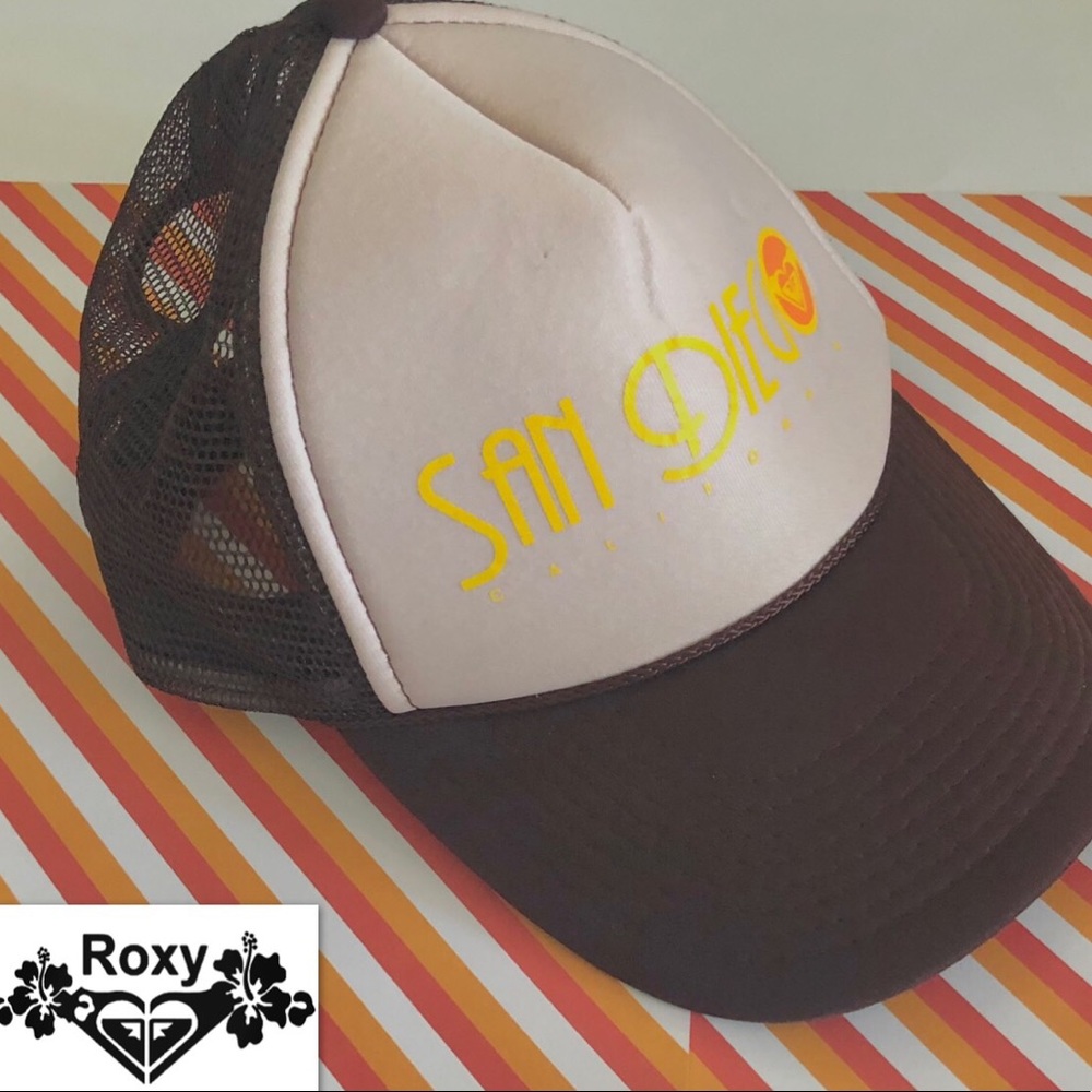 NWOT BROWN ROXY TRUCKER HAT